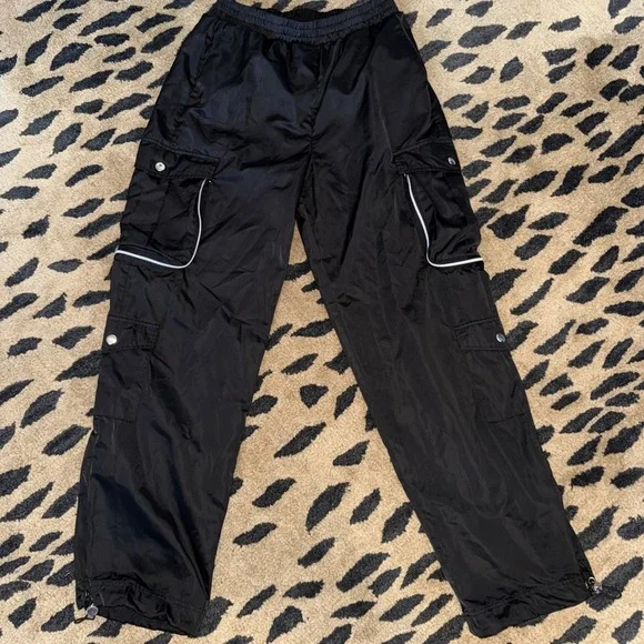 NWT Women's Forever 21 Black Track Pants with Zipper Cargo Pockets Sz Med 5538 - Picture 1 of 7